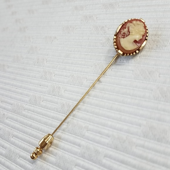 Jewelry - Vintage CAMEO pin